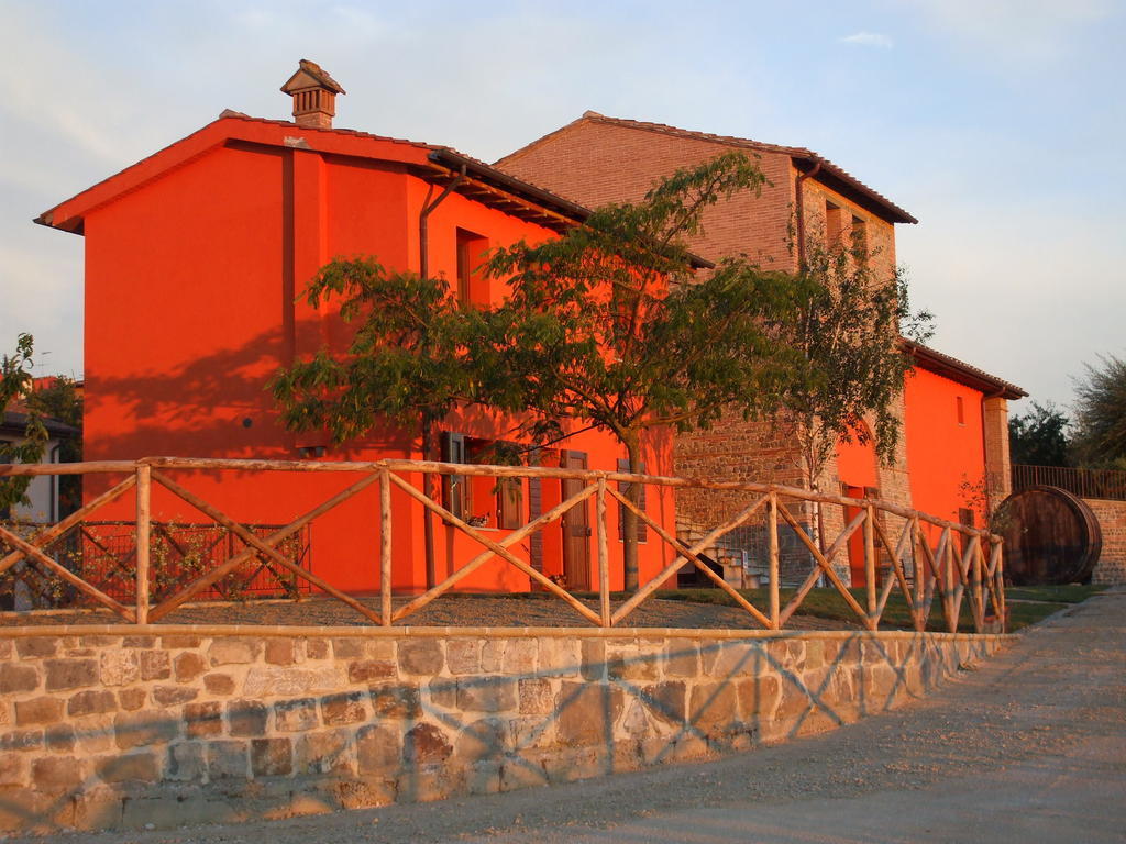 Agriturismo Borgo Stella Монтеспертоли Екстериор снимка